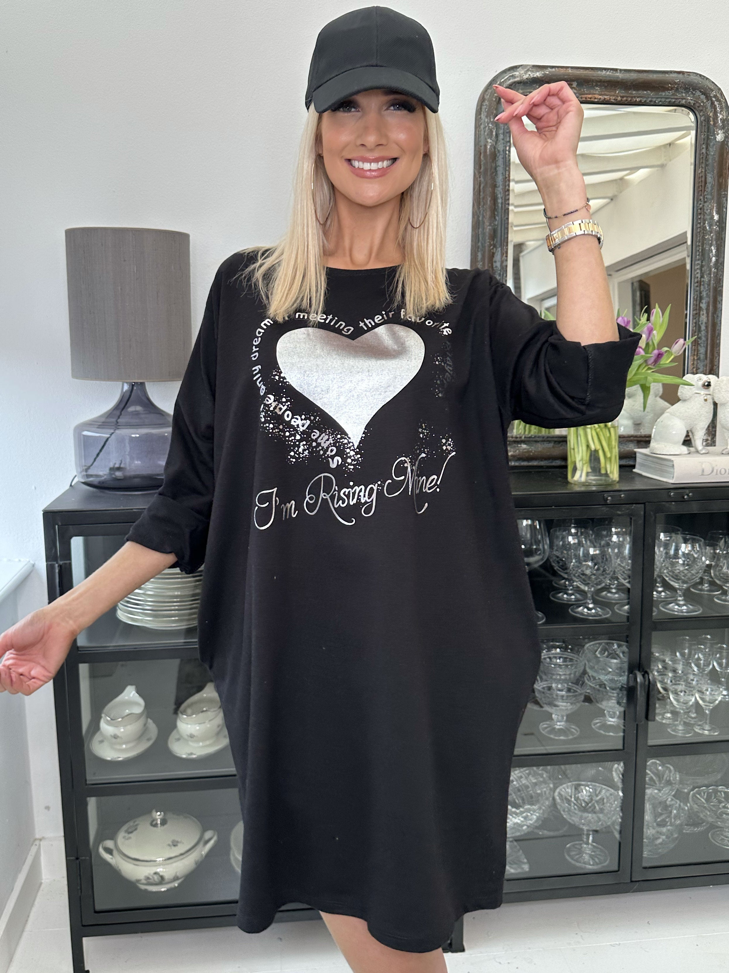 Hearty Dress - Söt bomullsklänning med hjärtmönster och långa ärmar